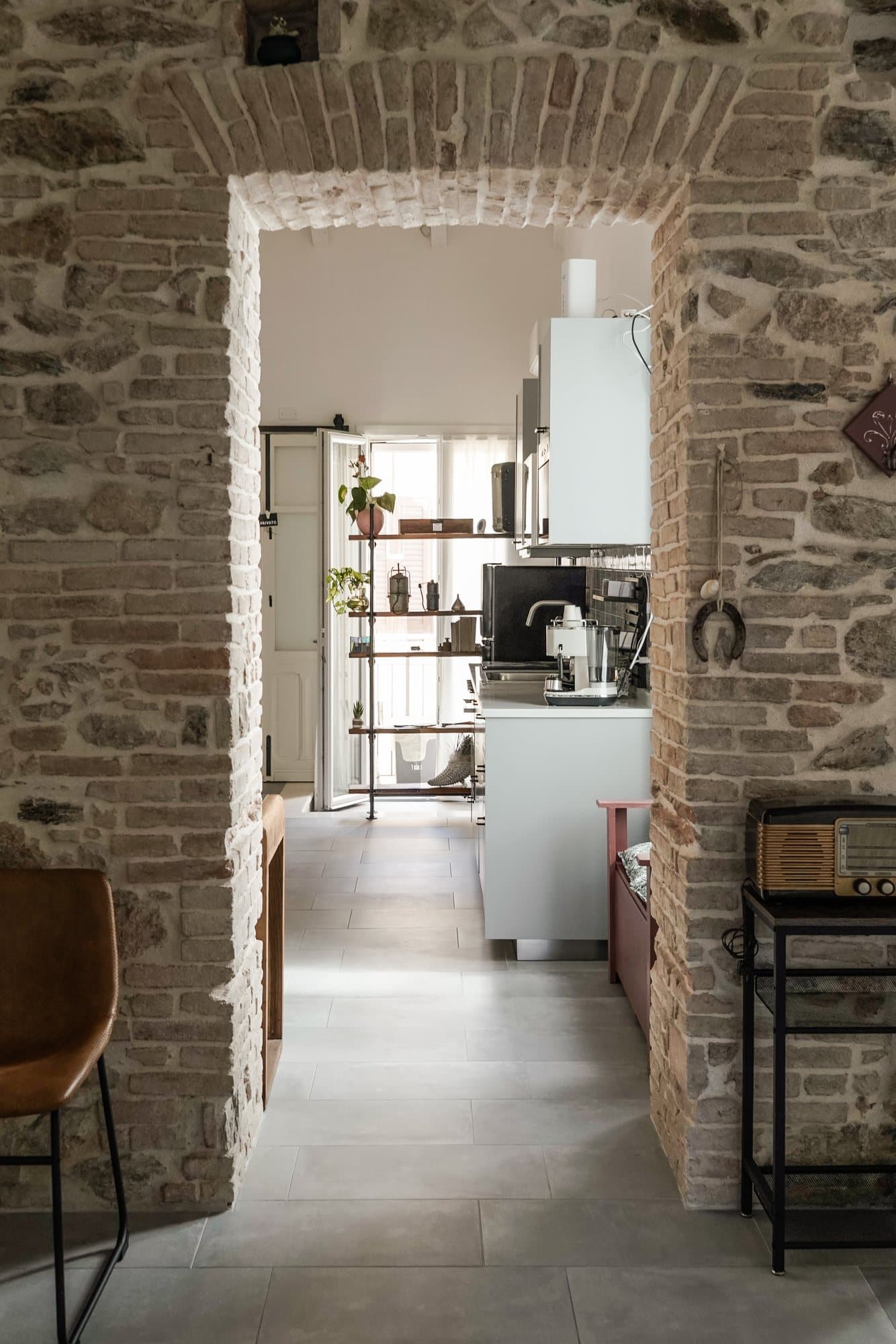 Kitchen at Vico Nobilioni framed by stone arches